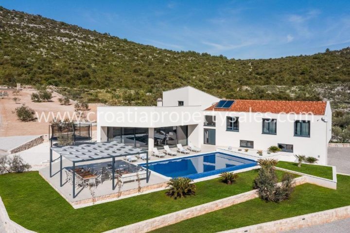 Kuća na prodaju 310 m² – Trogir/Ciovo
