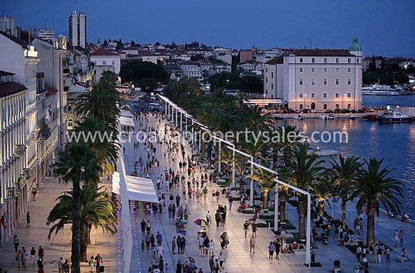 Flat For sale -  Split