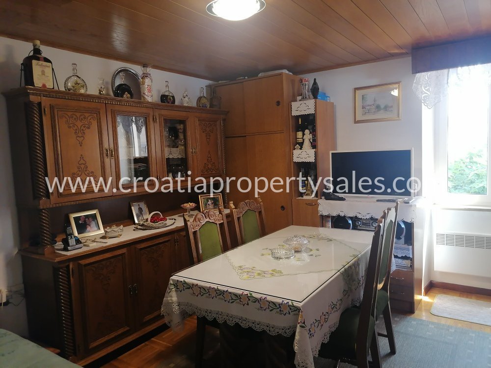 Flat For sale -  Split