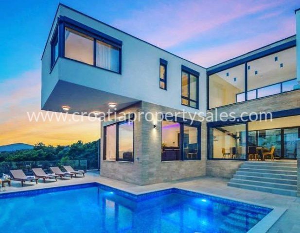 Kuća na prodaju 240 m² – Trogir/Ciovo
