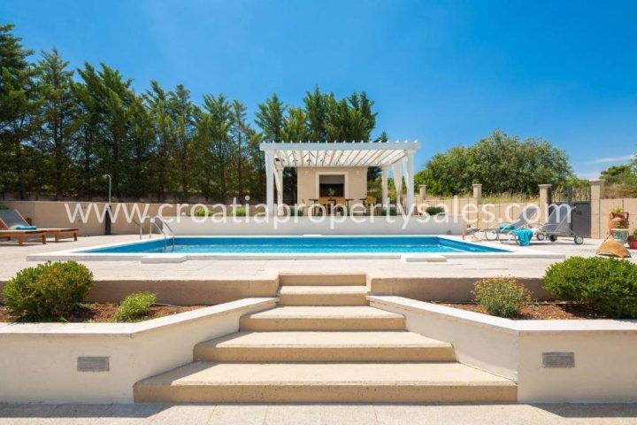 House for sale 258 m² – Sibenik