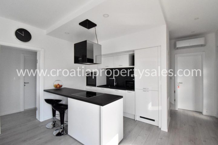 Haus Zu verkaufen - Splitsko-dalmatinska Makarska - foto 3/8