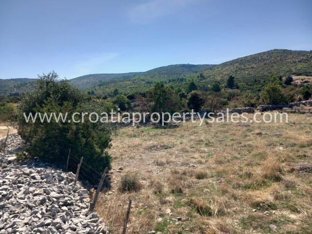 Zemljište na prodaju 8700 m² – Brac