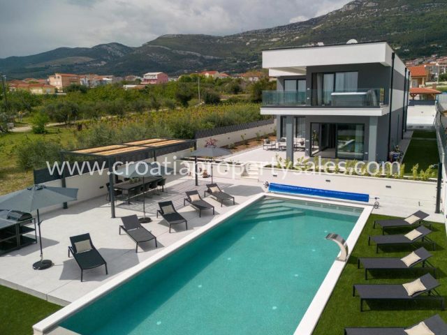 Casa in vendita 330 m² – Kastela