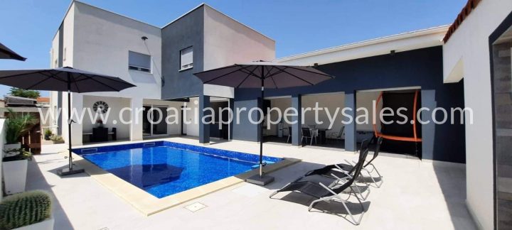 House for sale 244 m² – Zadar