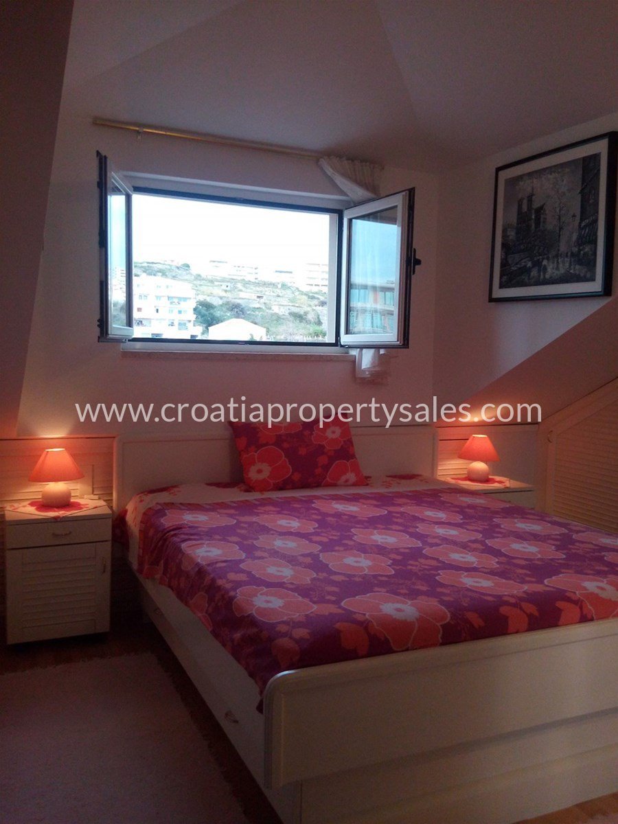 Flat For sale -  Split