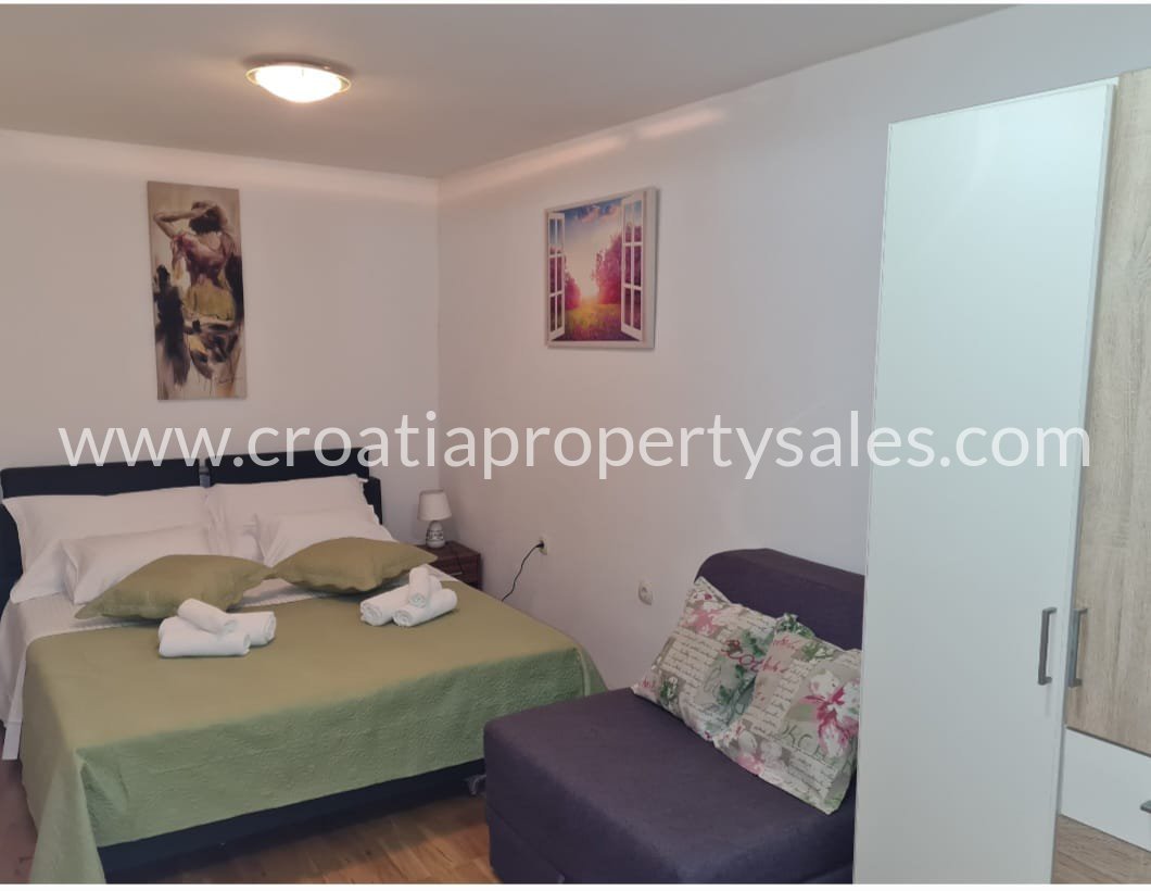 Flat For sale -  Split