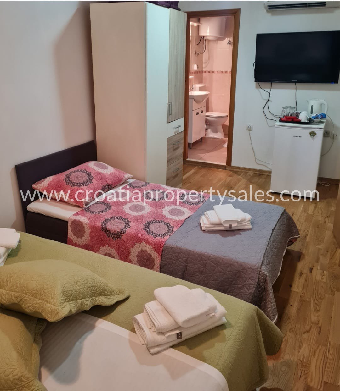 Flat For sale -  Split