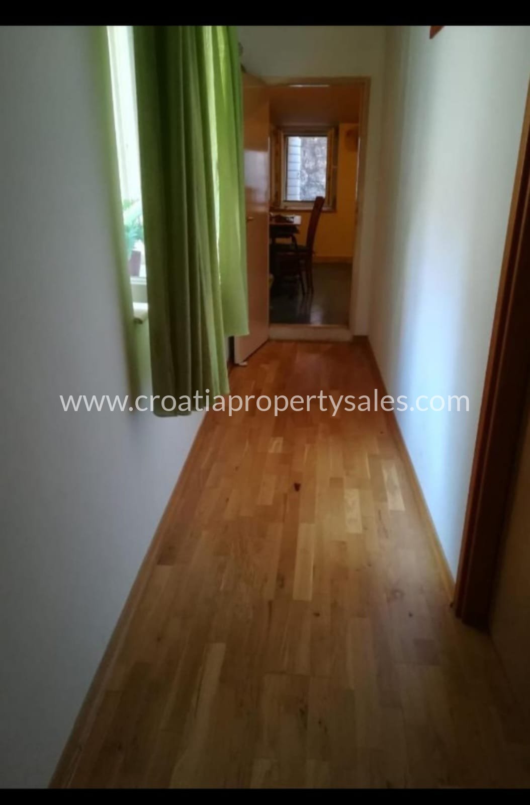 Flat For sale -  Split