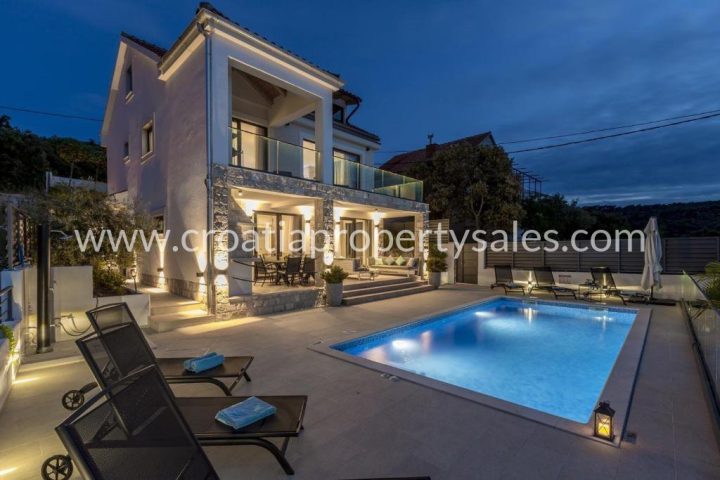 House for sale 278 m² – Solta