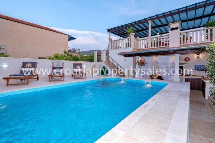 Kuća na prodaju 600 m² – Hvar