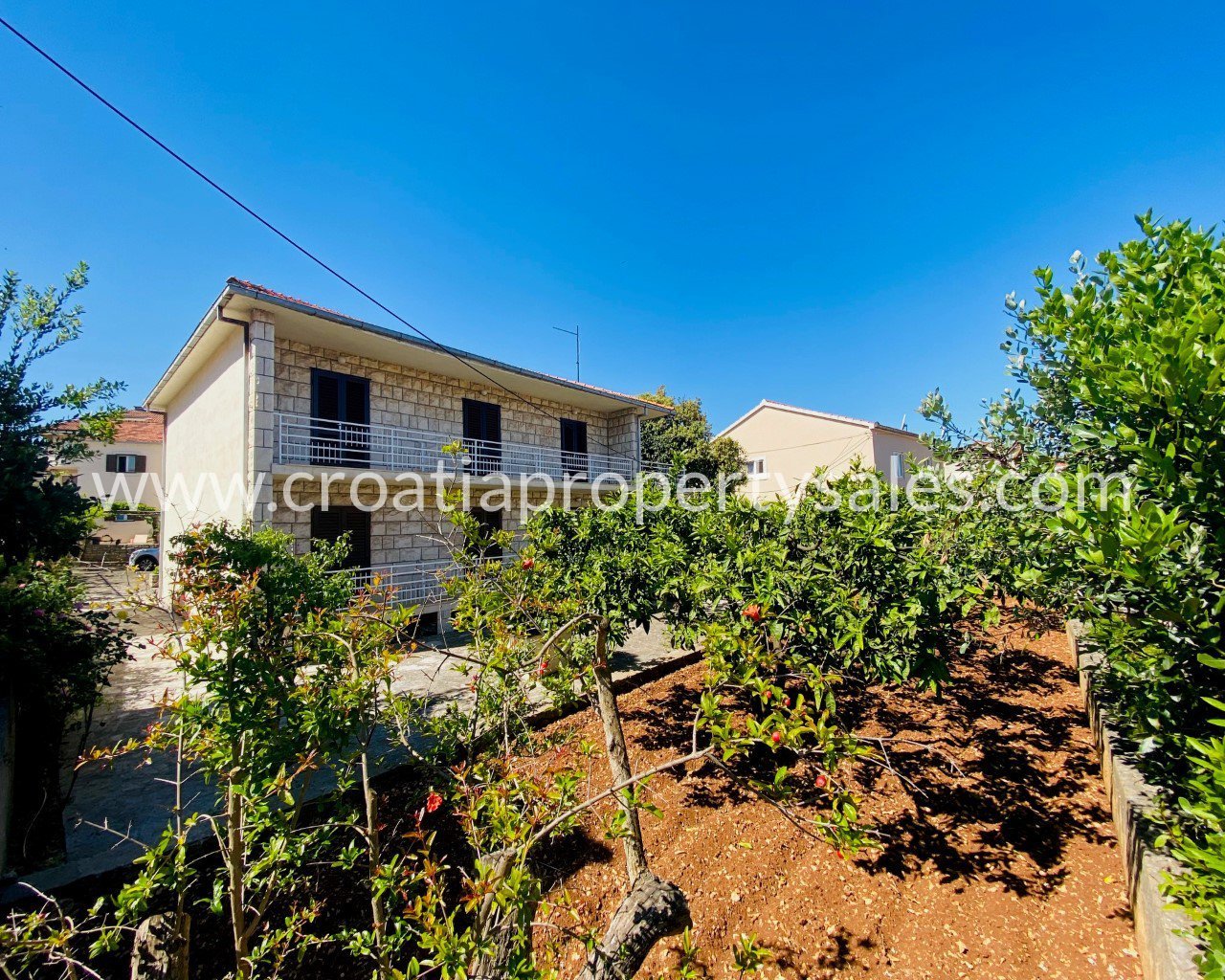 Kuća Na prodaju -  Brac