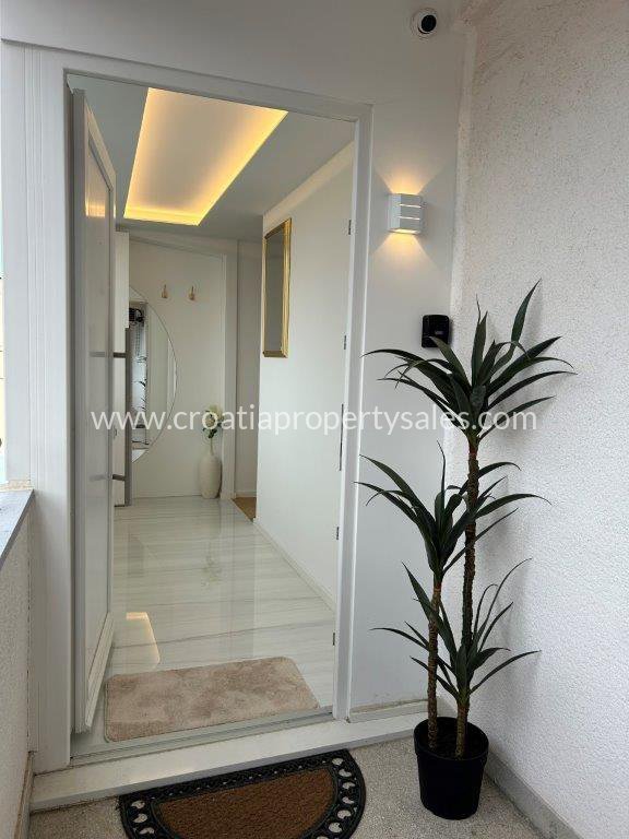 Flat For sale -  Split
