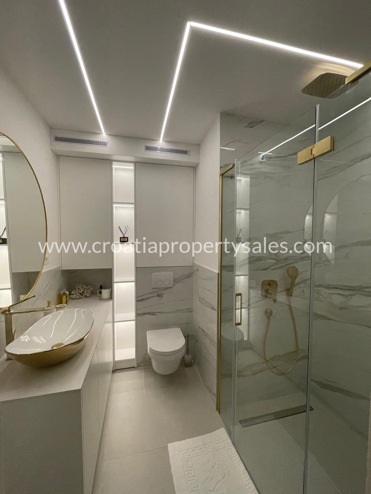 Flat For sale -  Split