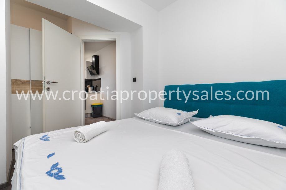 Flat For sale -  Split