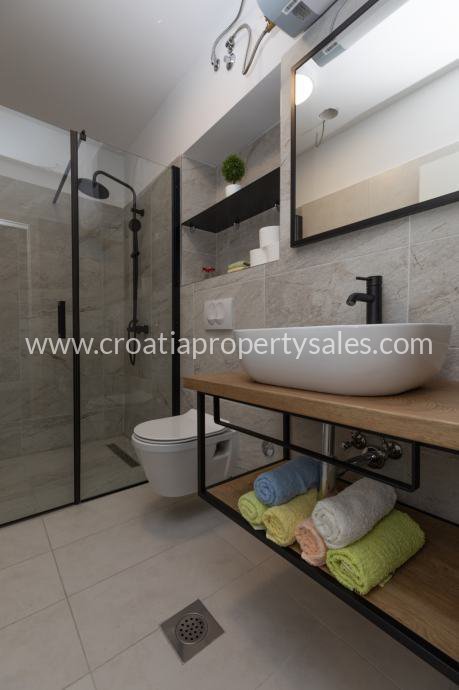 Flat For sale -  Split