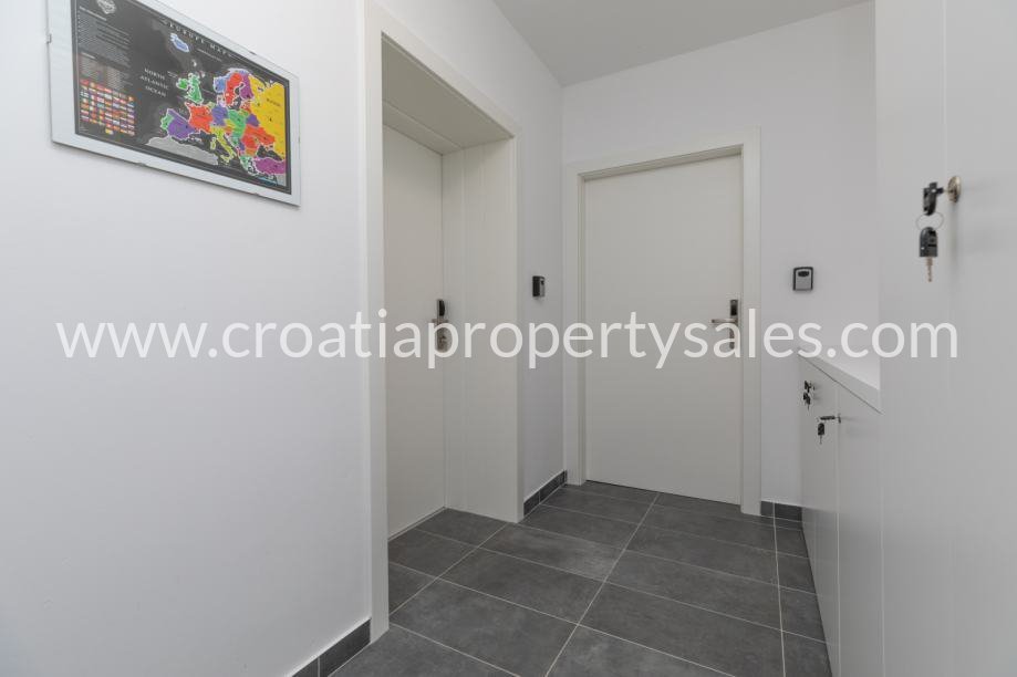 Flat For sale -  Split