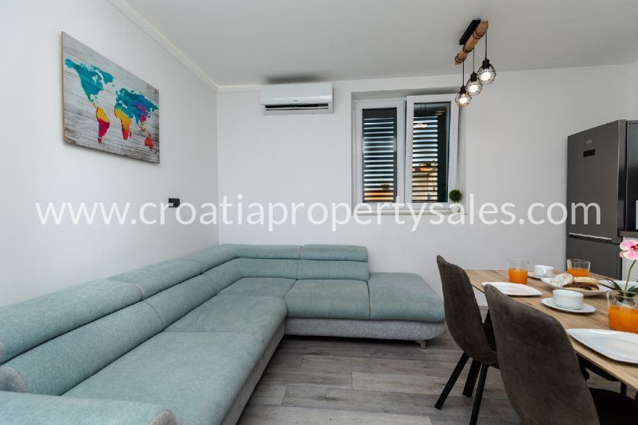 Flat For sale -  Split