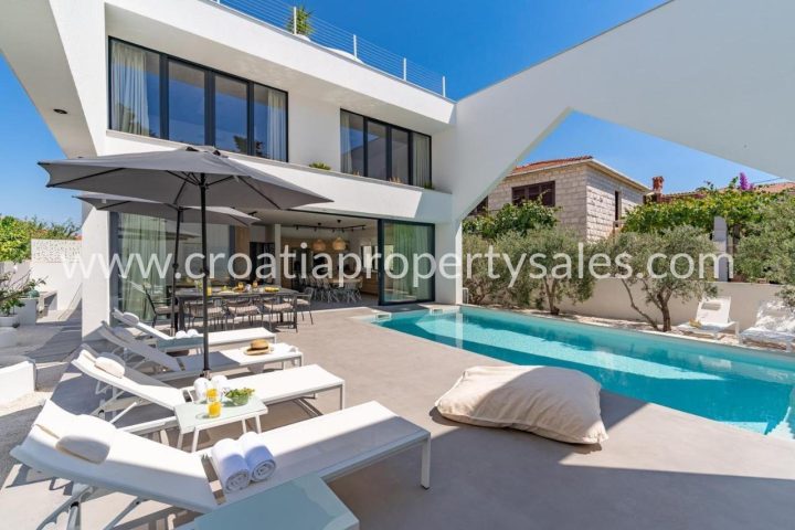 Hiša na predaj 240 m² – Brac