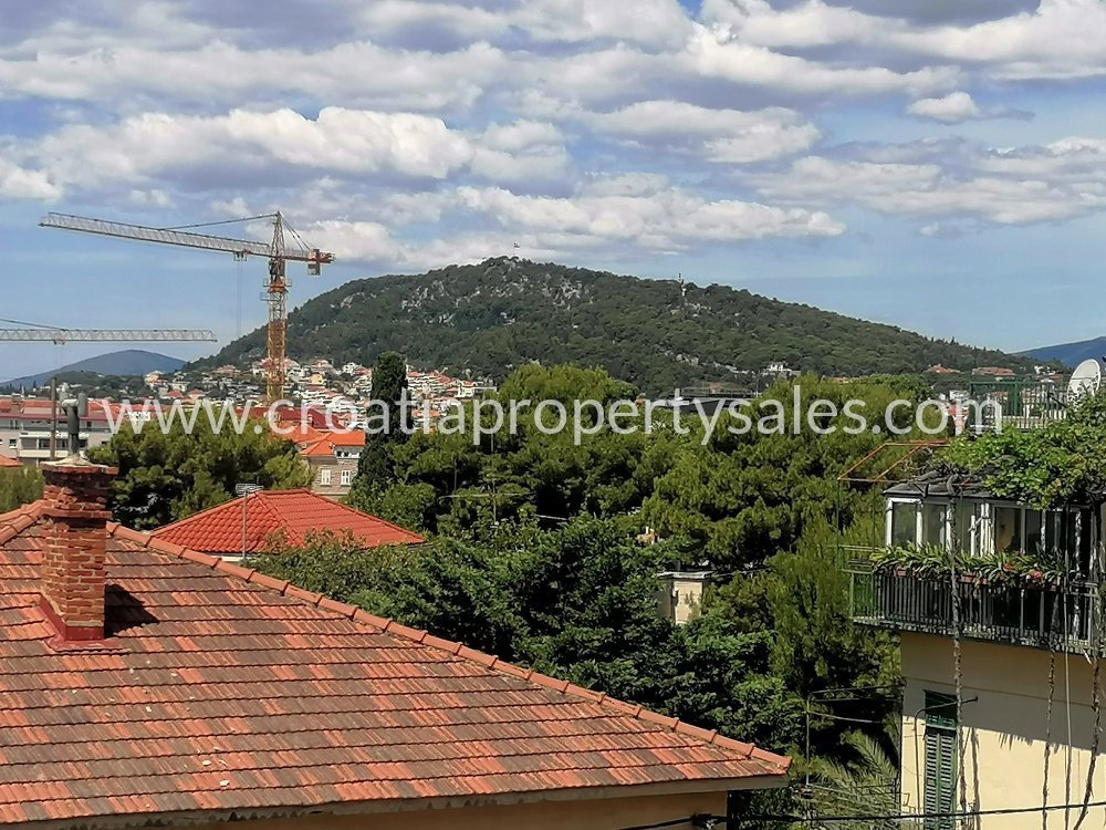 Flat For sale -  Split