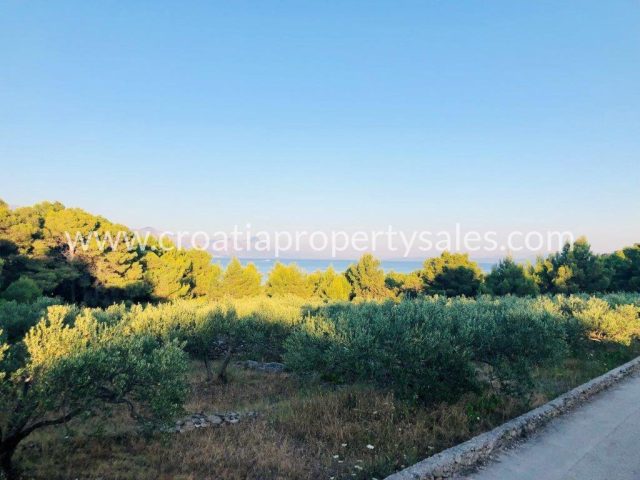 Parcela na predaj 1000 m² – Brac