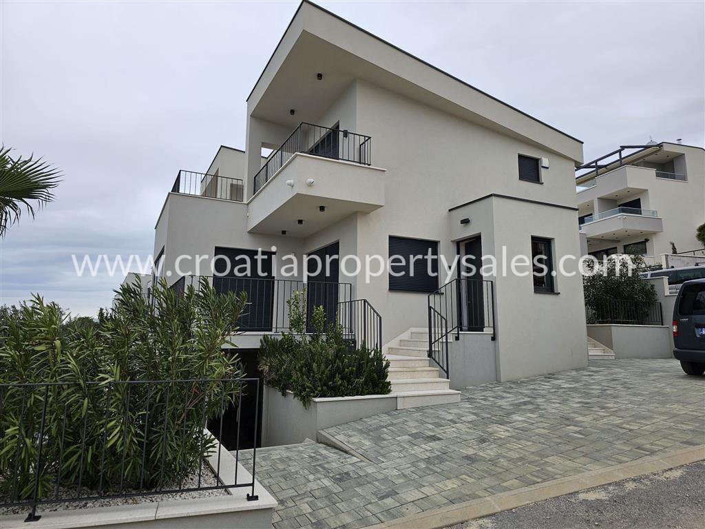 Casa In vendita - Splitsko-dalmatinska Split - foto 1/10