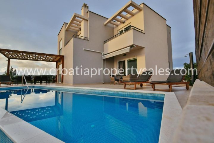 House for sale 275 m² – Sibenik