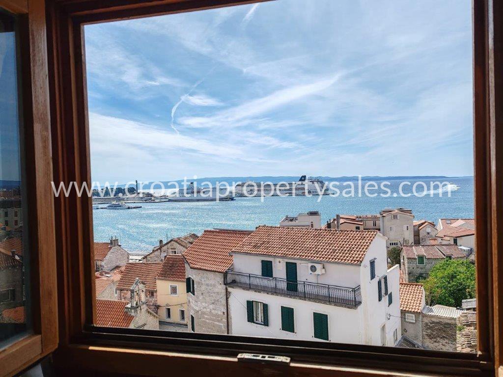 Flat For sale Split