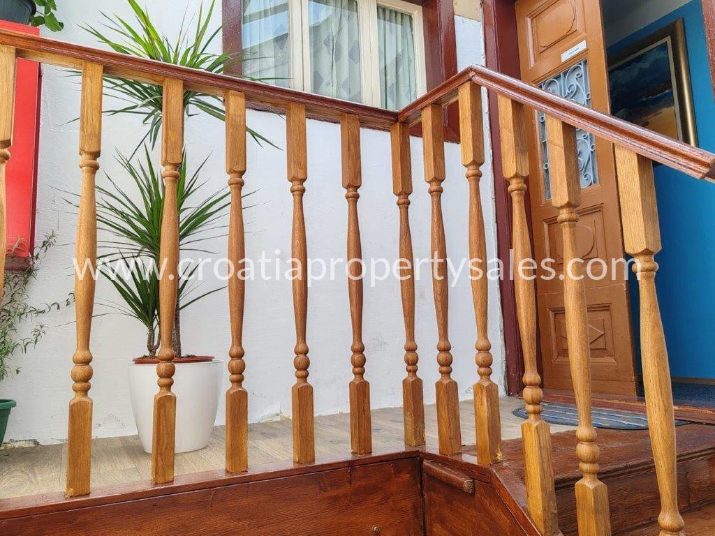 Flat For sale -  Split