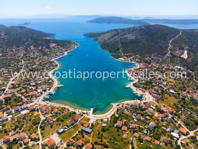 Zemljište na prodaju 1076 m² – Trogir/Ciovo