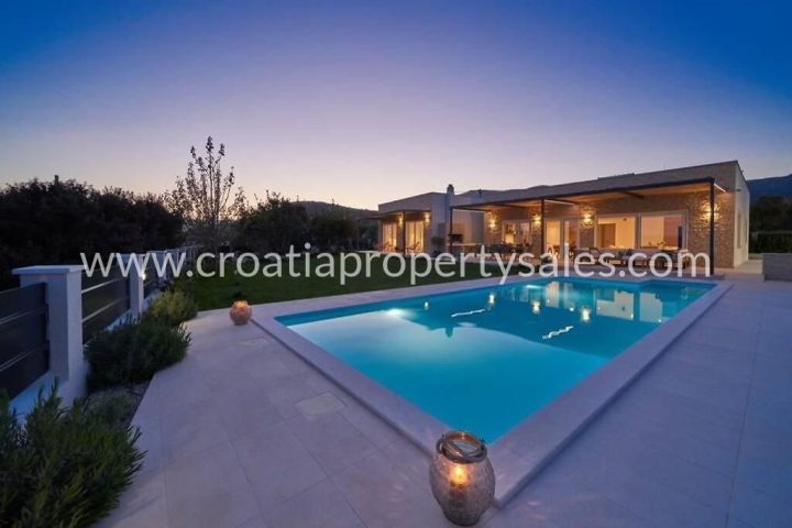Casa in vendita 180 m² – Kastela
