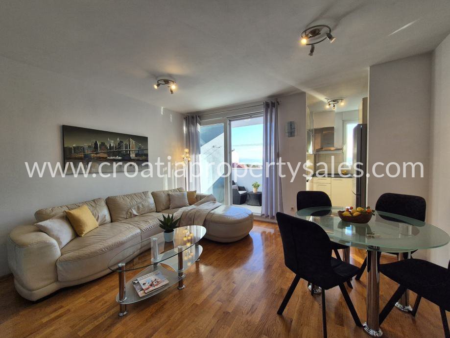 Flat For sale Split