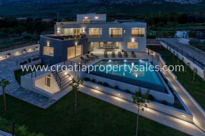 Casa in vendita 350 m² – Kastela