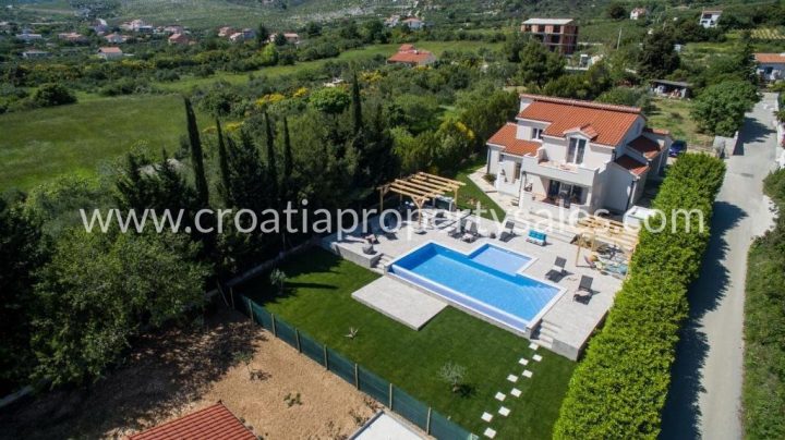 Casa in vendita 282 m² – Kastela
