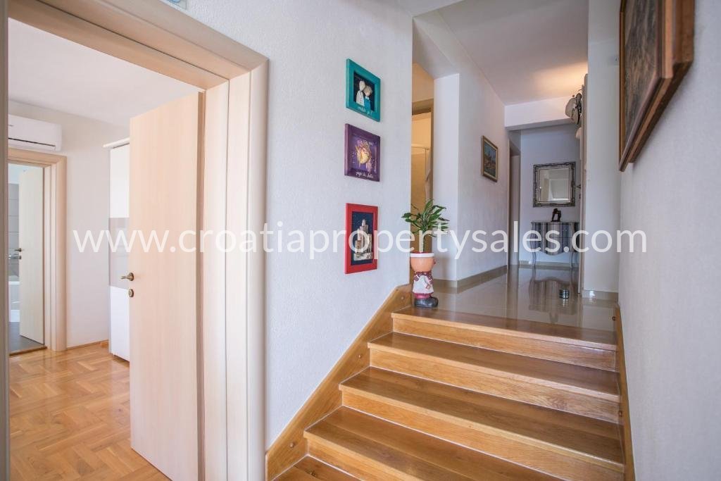Maison À vendre -  Kastela