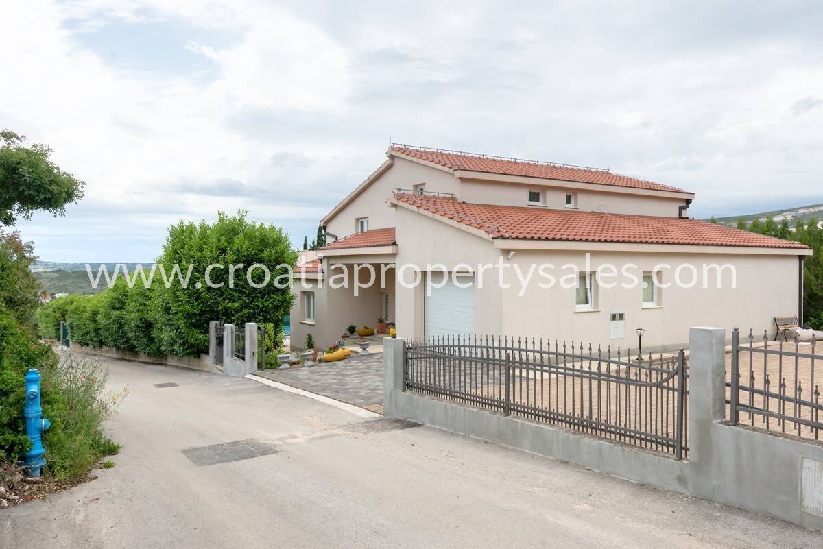 Maison À vendre -  Kastela
