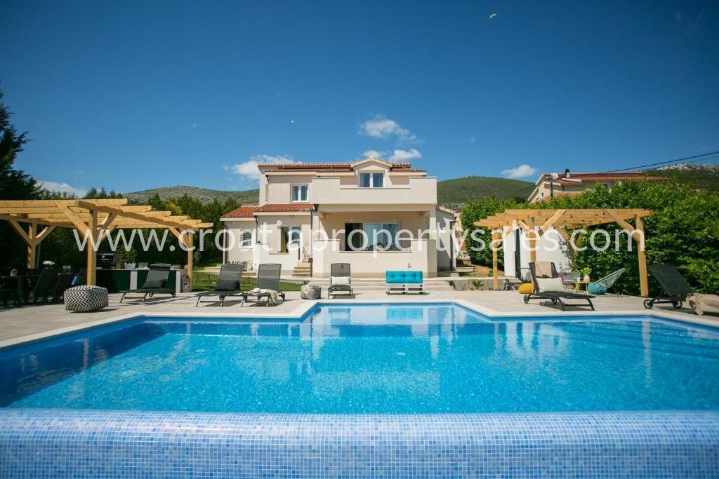 Maison À vendre -  Kastela