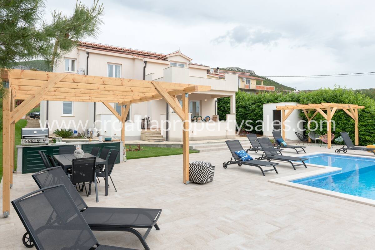 Maison À vendre -  Kastela