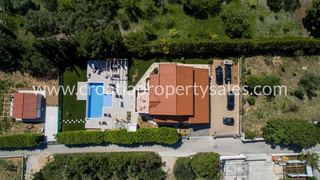 Maison À vendre -  Kastela