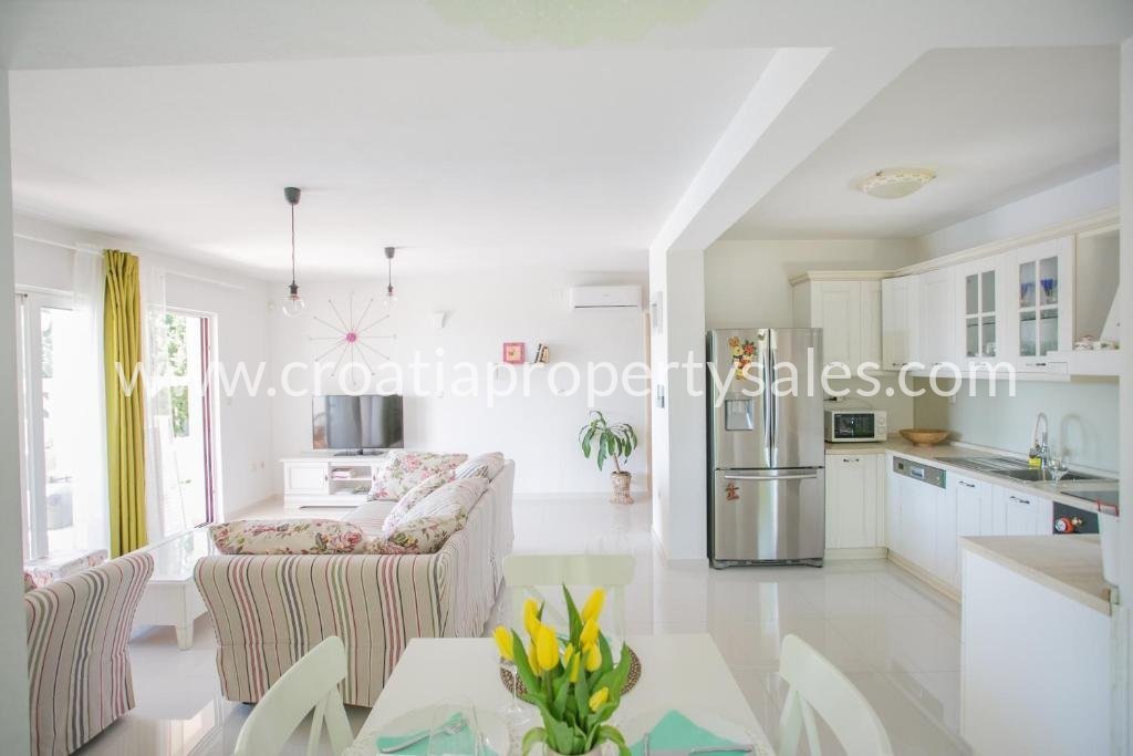 Maison À vendre -  Kastela