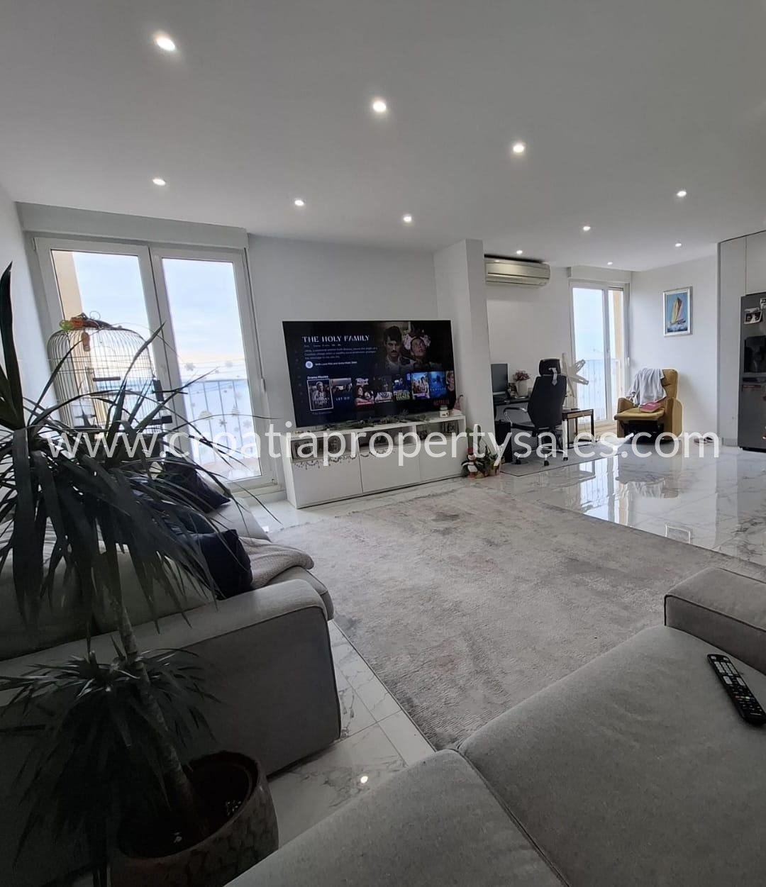 Flat For sale -  Split