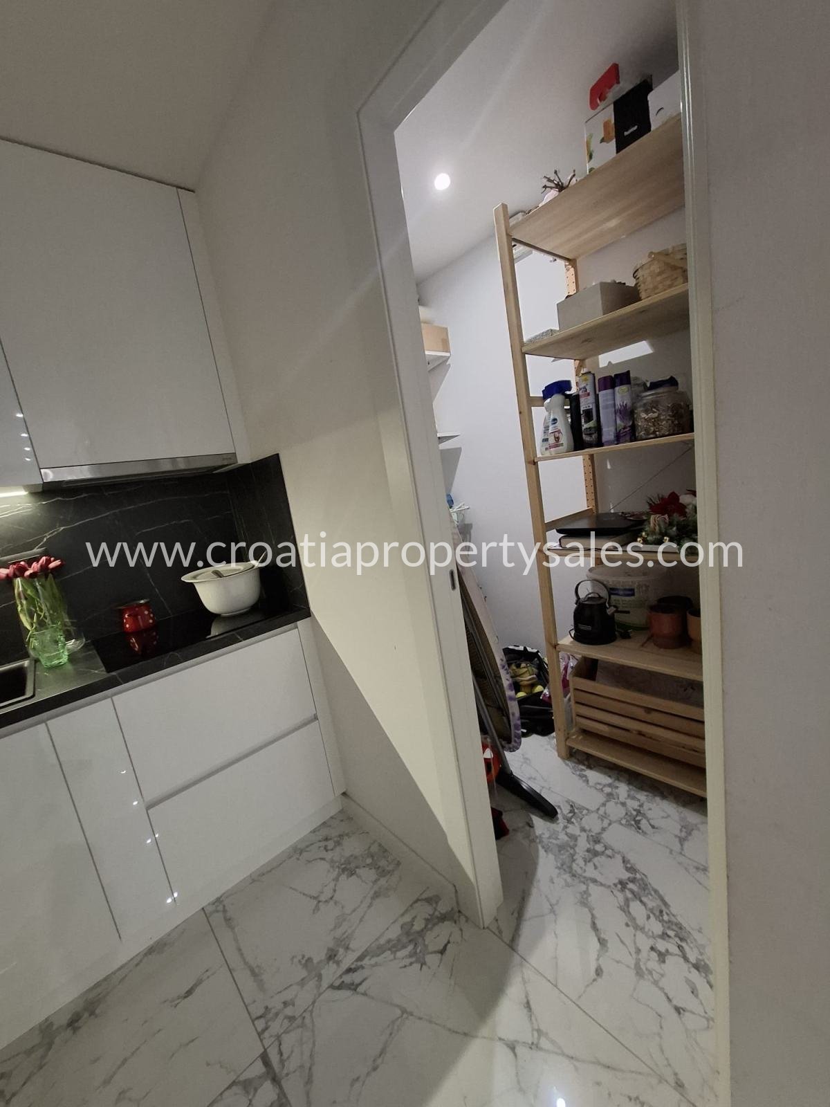 Flat For sale -  Split