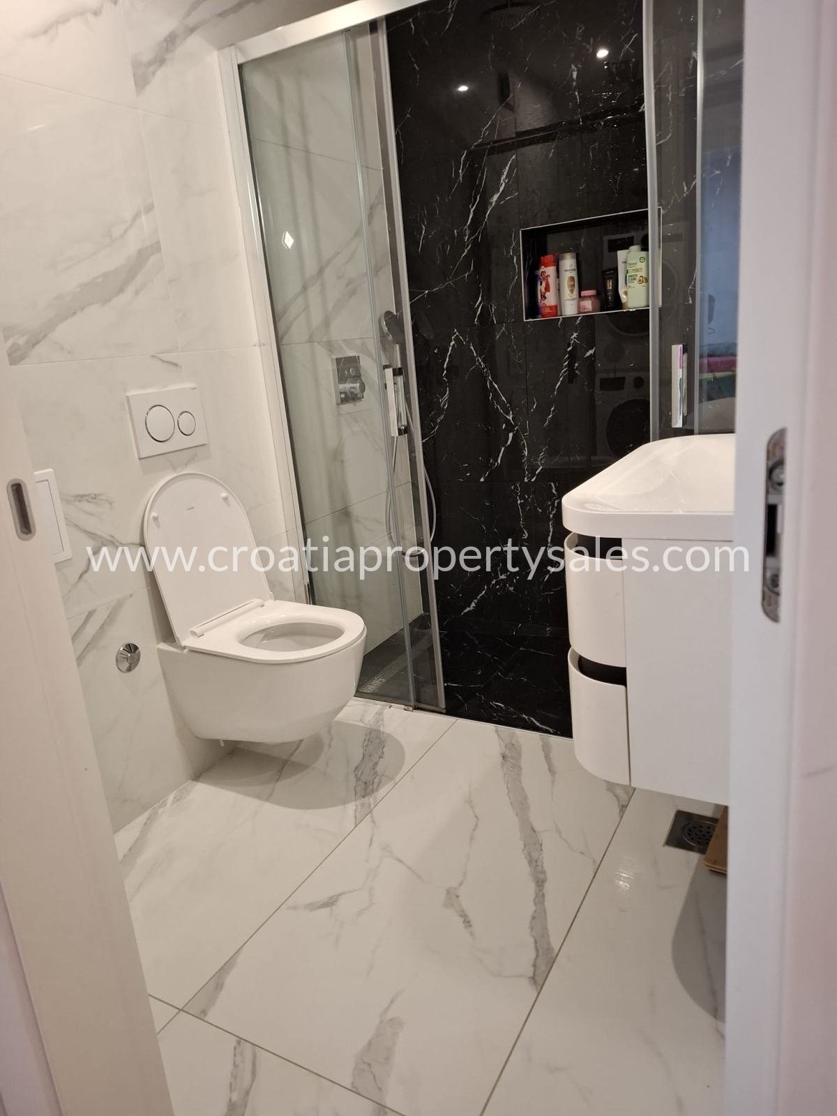 Flat For sale -  Split