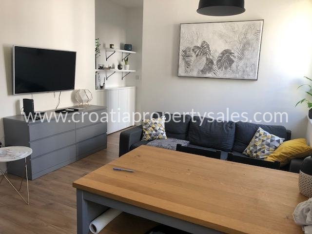 Flat For sale -  Split