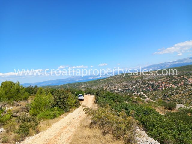 Zemljište na prodaju 31602 m² – Brac