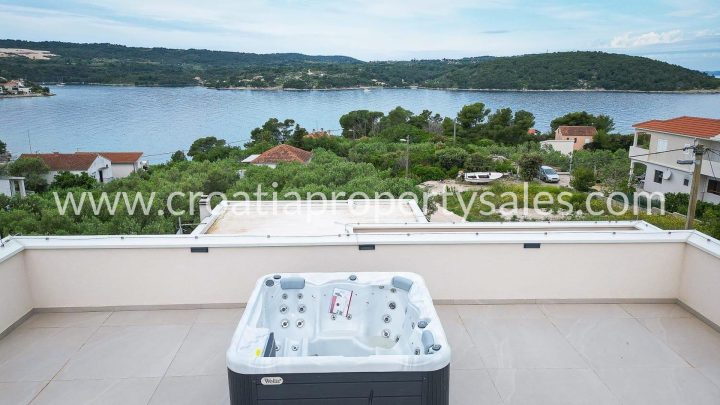 House For sale - Splitsko-dalmatinska šolta - foto 2/10