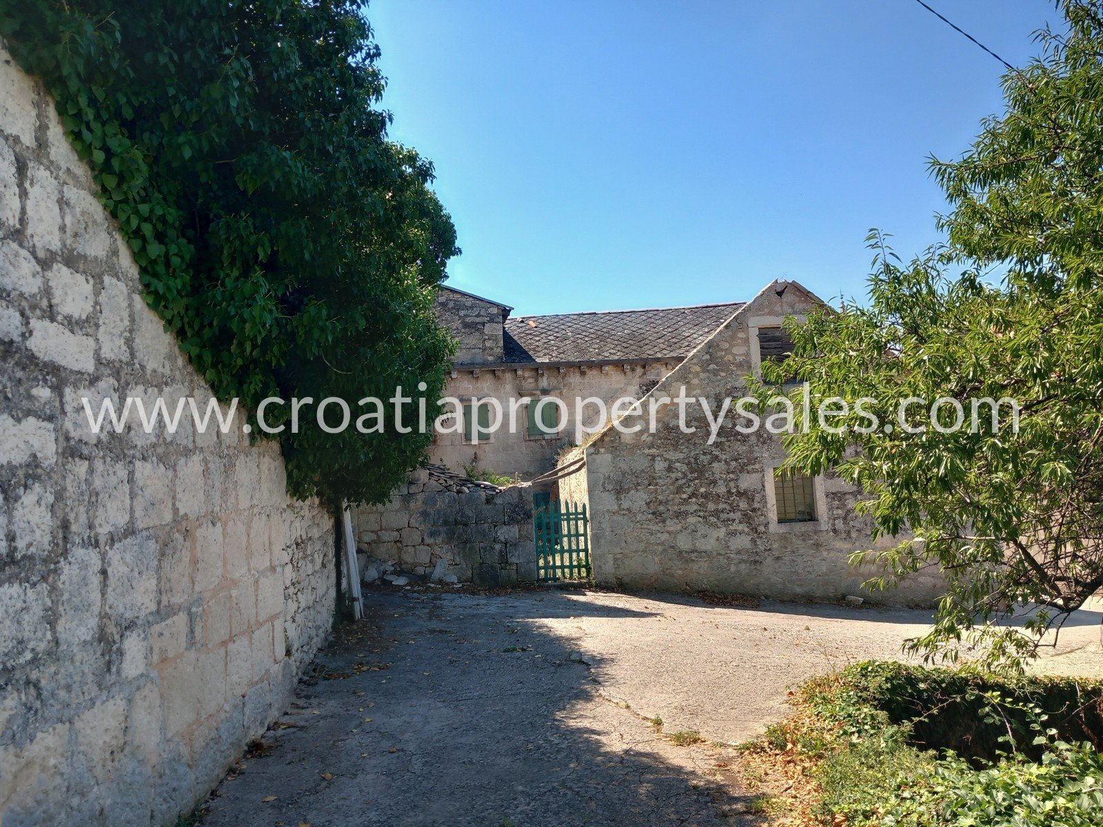 Kuća Na prodaju -  Brac