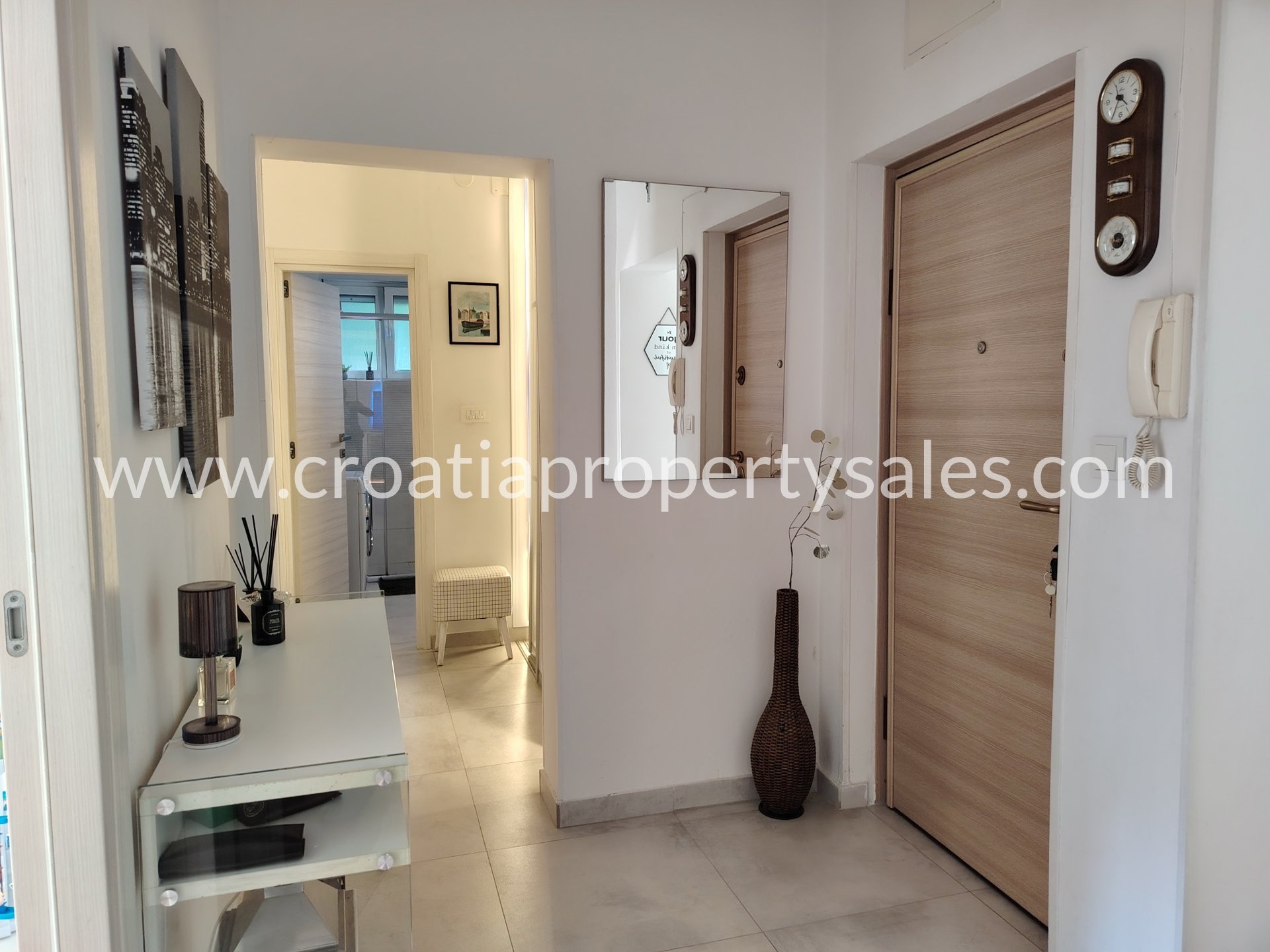 Flat For sale -  Split