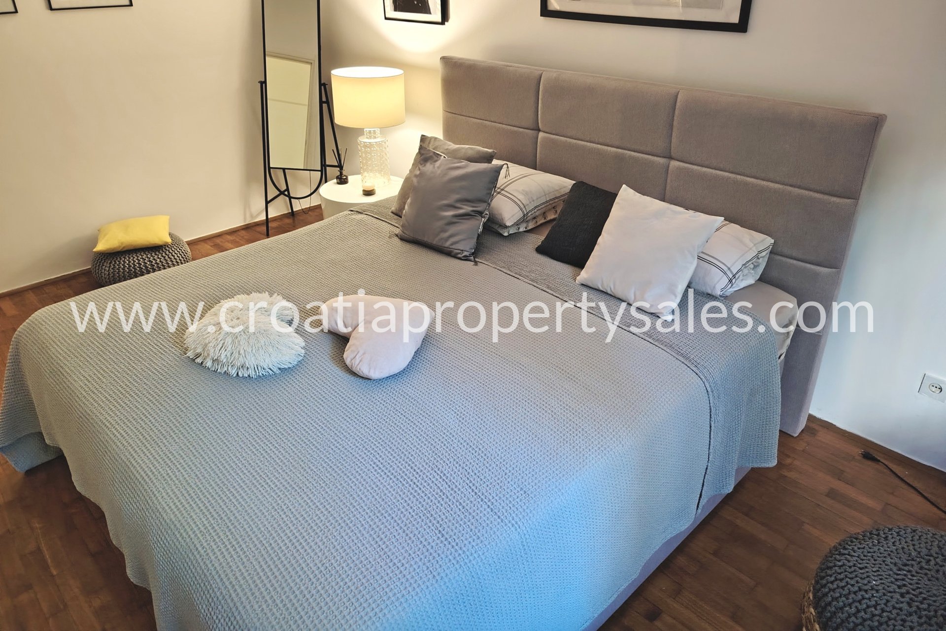 Flat For sale -  Split