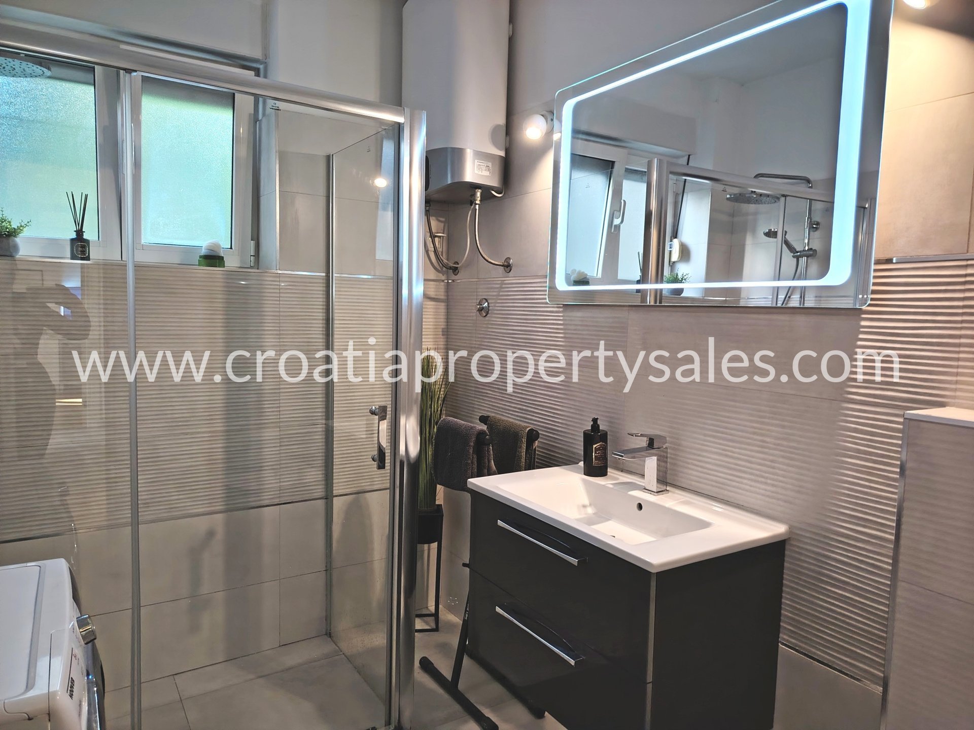 Flat For sale -  Split